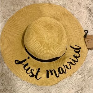 “Just Married” floppy hat